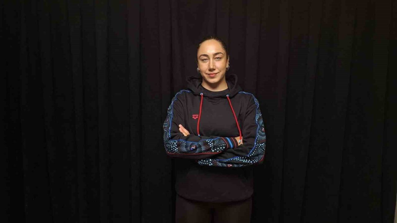Elif Berke, 39 kilometrelik İskenderun Körfezi Açık Deniz Yüzme Maratonu'nu