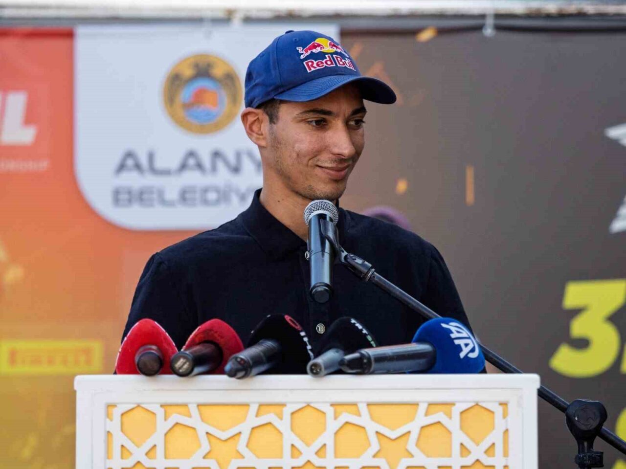 Dünya Superbike Şampiyonası'nda üçüncü kez şampiyon olan Toprak Razgatlıoğlu, memleketi