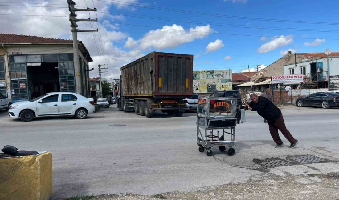 Eskişehir'de yaşayan 49 yaşındaki Süleyman Hanay, geçirdiği romatizma nedeniyle yürümekte