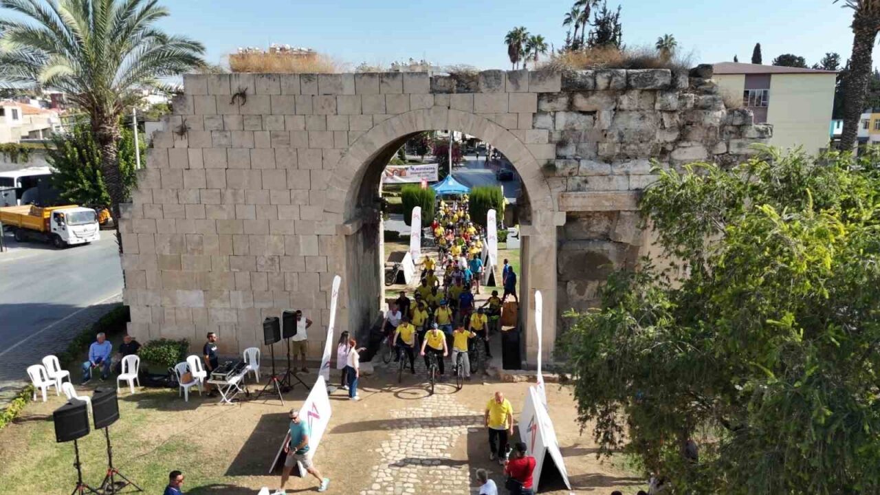 Mersin ve Tarsus Belediyeleri ortaklığında düzenlenen Kleopatra Bisiklet Festivali, Tarsus'ta