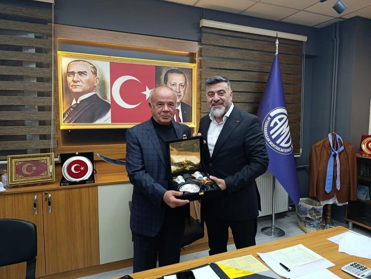 Afyonkarahisar'da 40 yıldır muhtarlık görevini yürüten Dervişpaşa Mahalle Muhtarı Mehmet