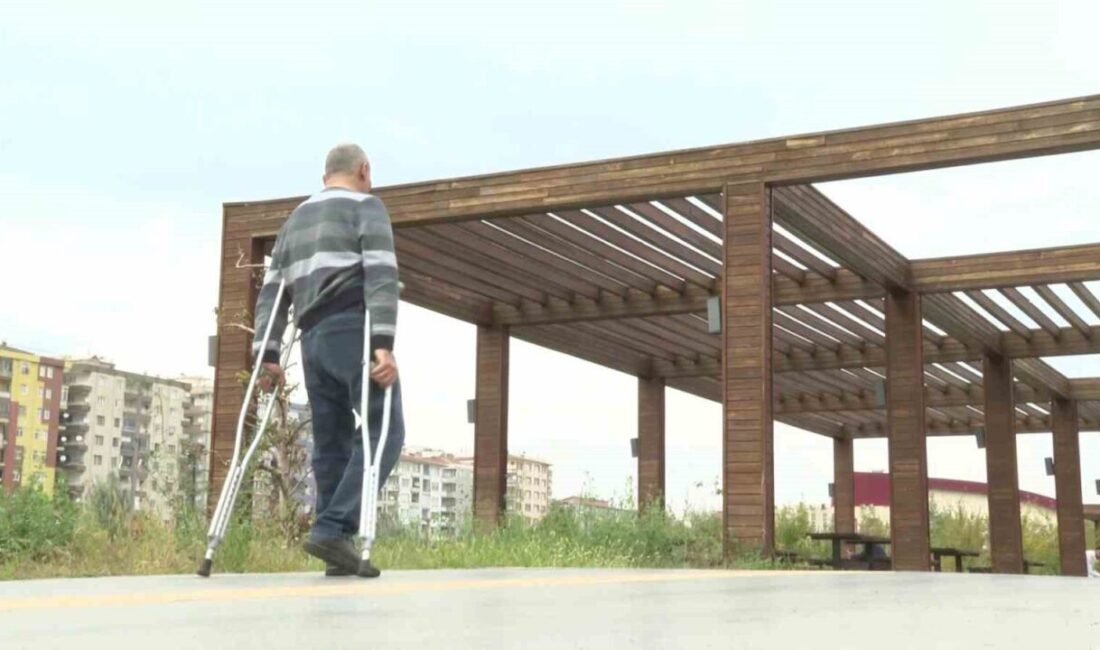 Diyarbakırlı Engelli Vatandaş, Sosyal Medya Desteğiyle Hayali Akülü Sandalyeye Kavuştu Diyarbakır’da çocuk felci nedeniyle bir ayağını kaybeden 45 yaşındaki İsmet
