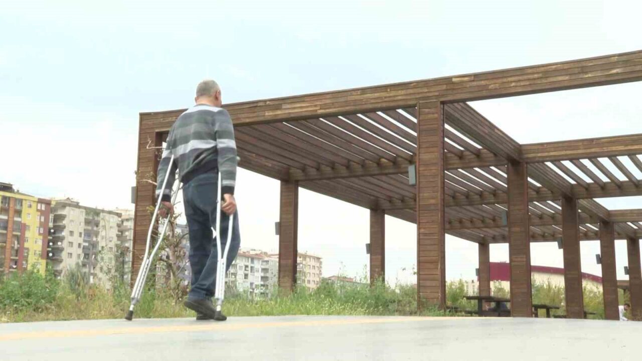 Diyarbakır’da çocuk felci nedeniyle bir ayağını kaybeden 45 yaşındaki İsmet