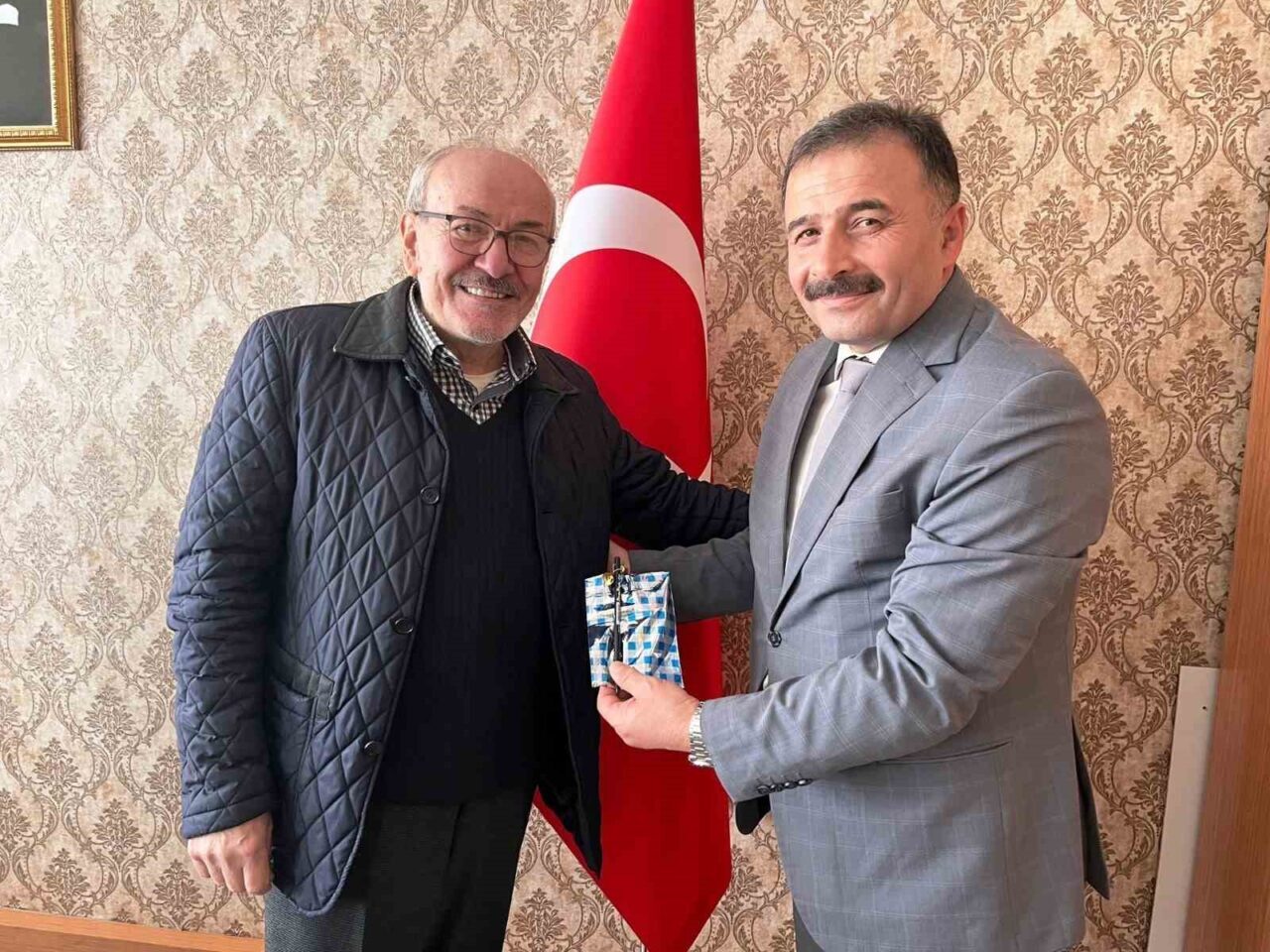 Samsun’da 45 Yıl Sonra Öğretmen Sözünü Tutup Eski Öğrencisini Duygulandırdı