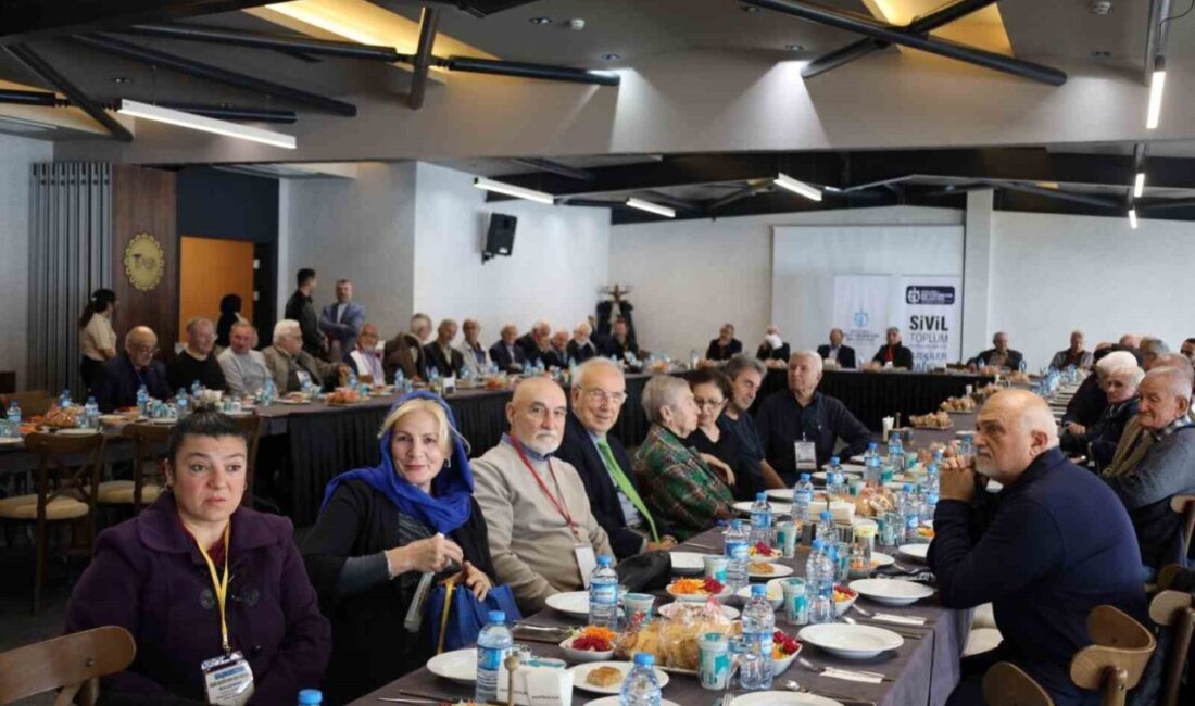 Kocaeli’de 60 Yıl Sonra Sanat Okulu Mezunları Bir Araya Gelerek Hatıralarını Canlandırdı Kocaeli'de Gölcük Taşmektep Sanat Okulu mezunları, 60 yıl sonra yeniden