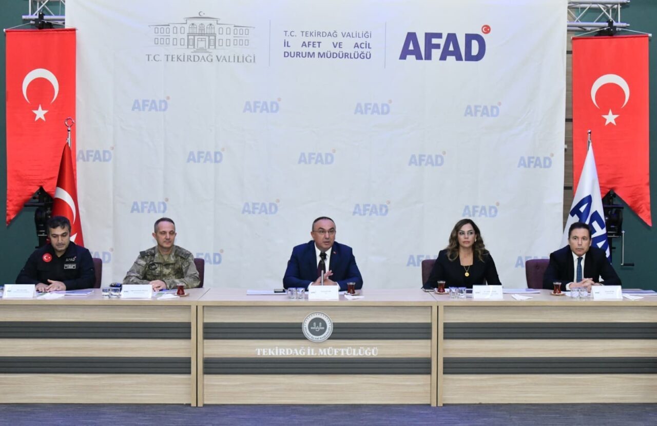 Tekirdağ'da, 2025’teki büyük afet tatbikatları öncesi planlama toplantısı gerçekleştirildi. Vali