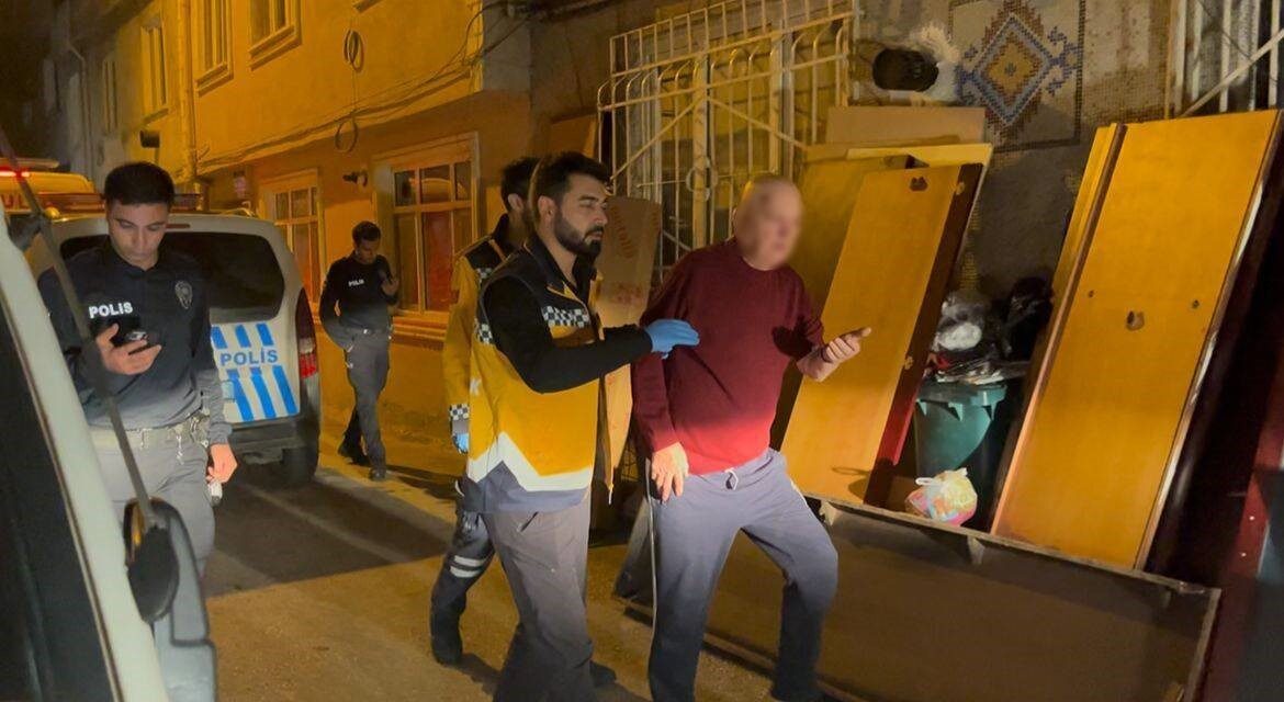 Bursa'nın Osmangazi ilçesinde 80 yaşındaki üç vatandaş, alkol zehirlenmesi nedeniyle