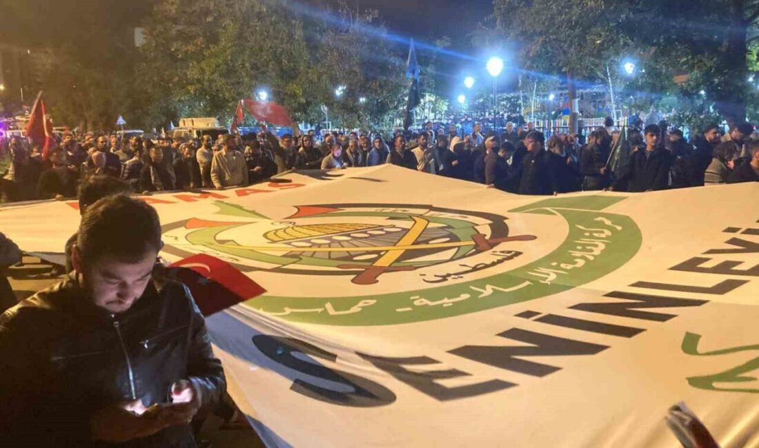 İsrail'in Sumud Filosuna yönelik saldırısının ardından Ankara'da, Türkiye Filistin Dayanışma