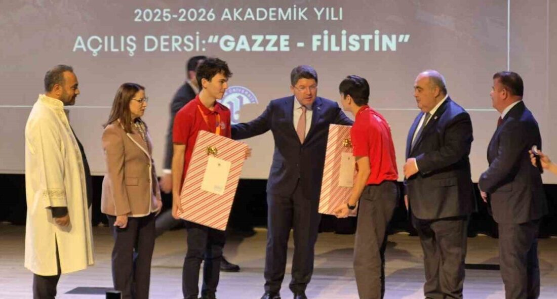 Adalet Bakanı Tunç: “Dünya, Filistin’deki Soykırımın Durması İçin Adil Sistemlere İhtiyaç Duyuyor” Adalet Bakanı Yılmaz Tunç, Bartın Üniversitesi’ndeki açılış dersinde Filistin'deki durum