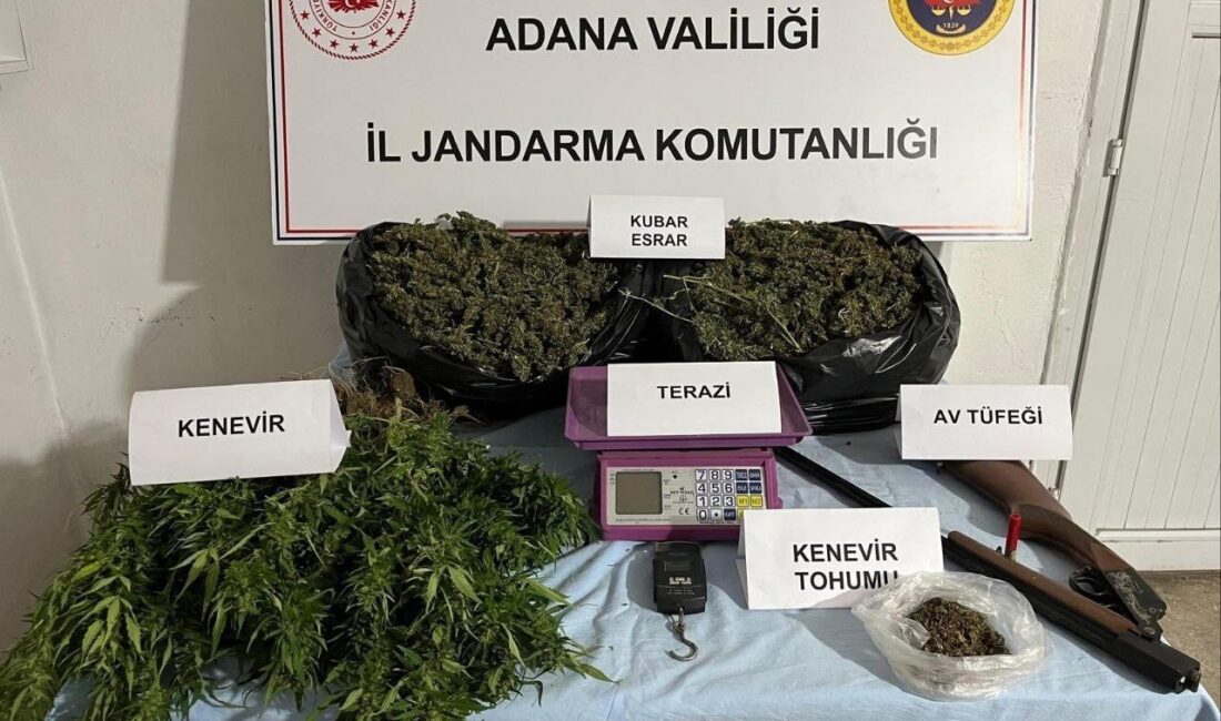 Adana'nın Kozan ilçesinde jandarma, uyuşturucu ticareti yaptığı iddia edilen bir