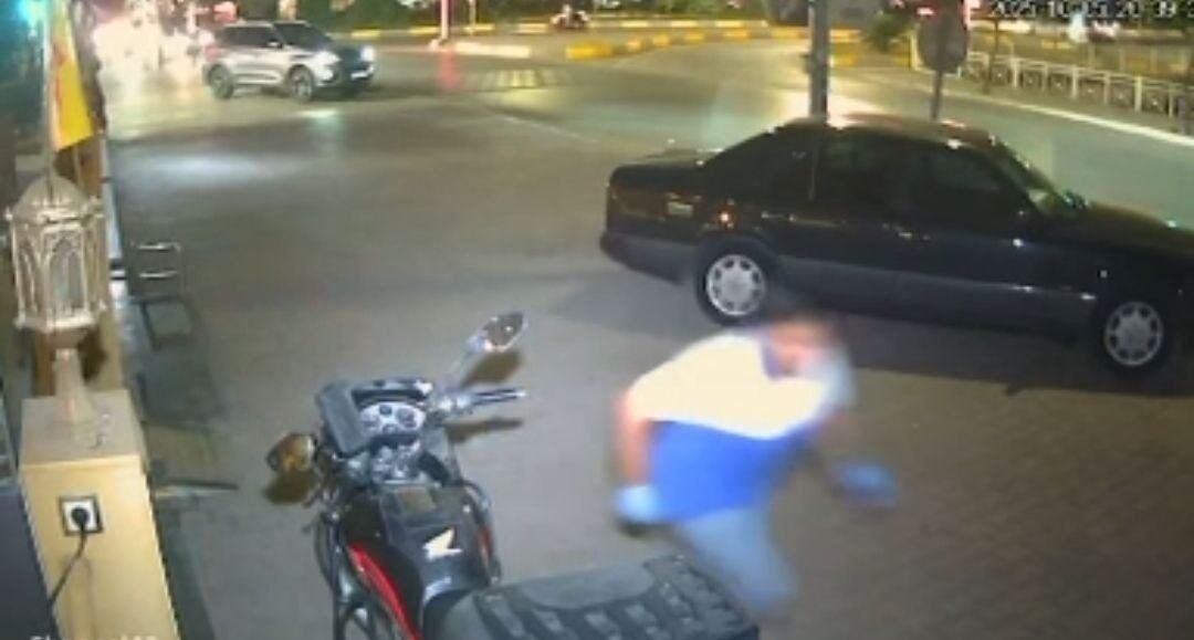 Adana'da 16 yaşındaki Ö.G., Seyhan'daki bir pastaneye pimi çekilmemiş el