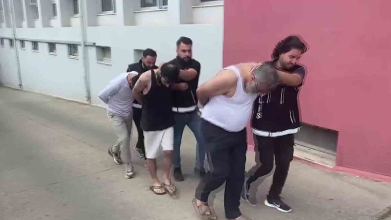 Adana'da Narkotik Şube ekipleri, M.H. (49), M.A. (28) ve M.M.