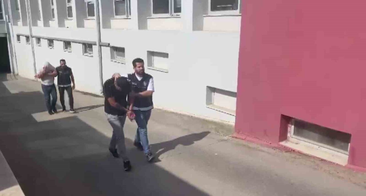 Adana’da düzenlenen operasyonda, Seyhan ilçesindeki iki adreste yapılan baskında 1.166