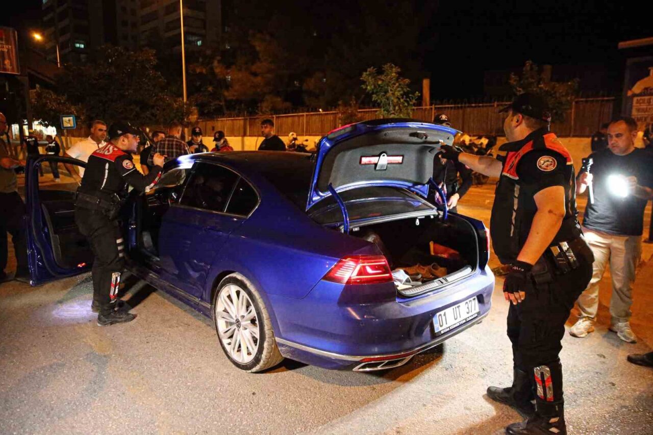 Adana'da gerçekleştirilen 'Huzur ve Güven' uygulamasında 72 aranan kişi yakalandı,