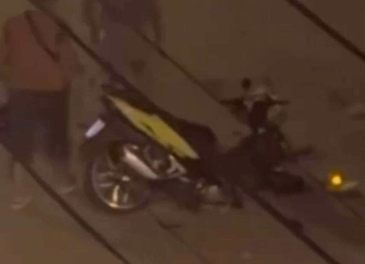 Adana'nın Seyhan ilçesinde meydana gelen motosiklet kazasında iki sürücü yaralandı.