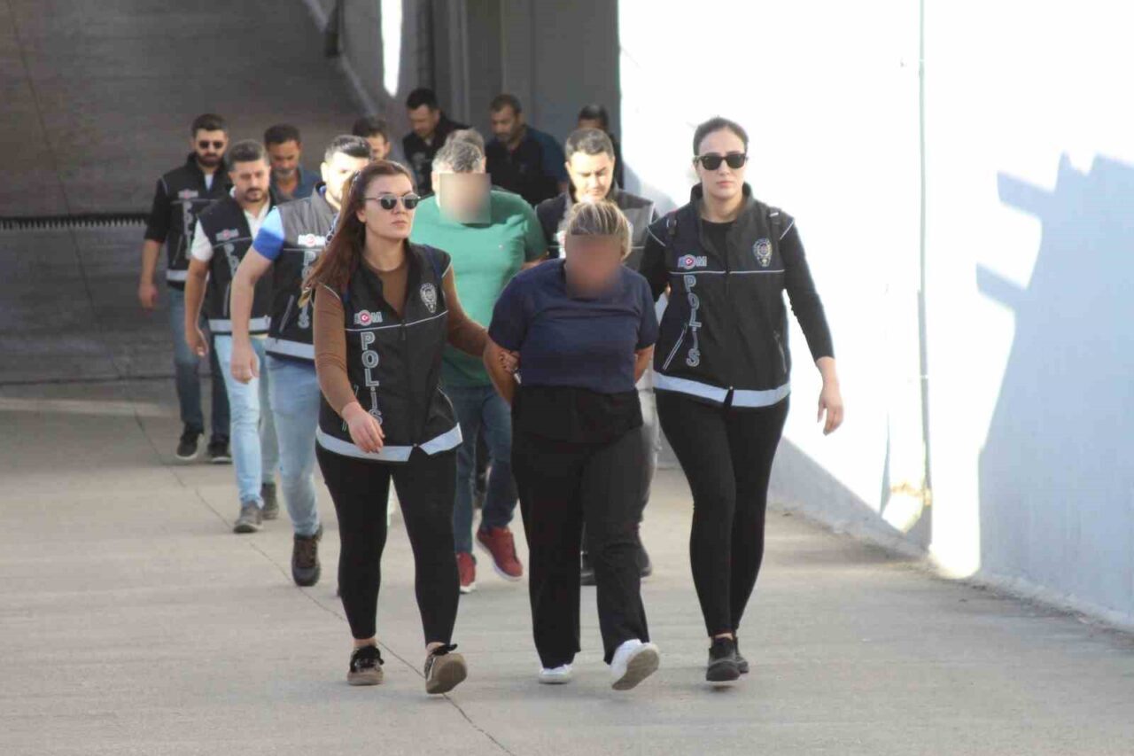 Adana'da polis, kamu görevlisi kılığına girerek hazine arazilerini dolandırıcılıkla kiralayan
