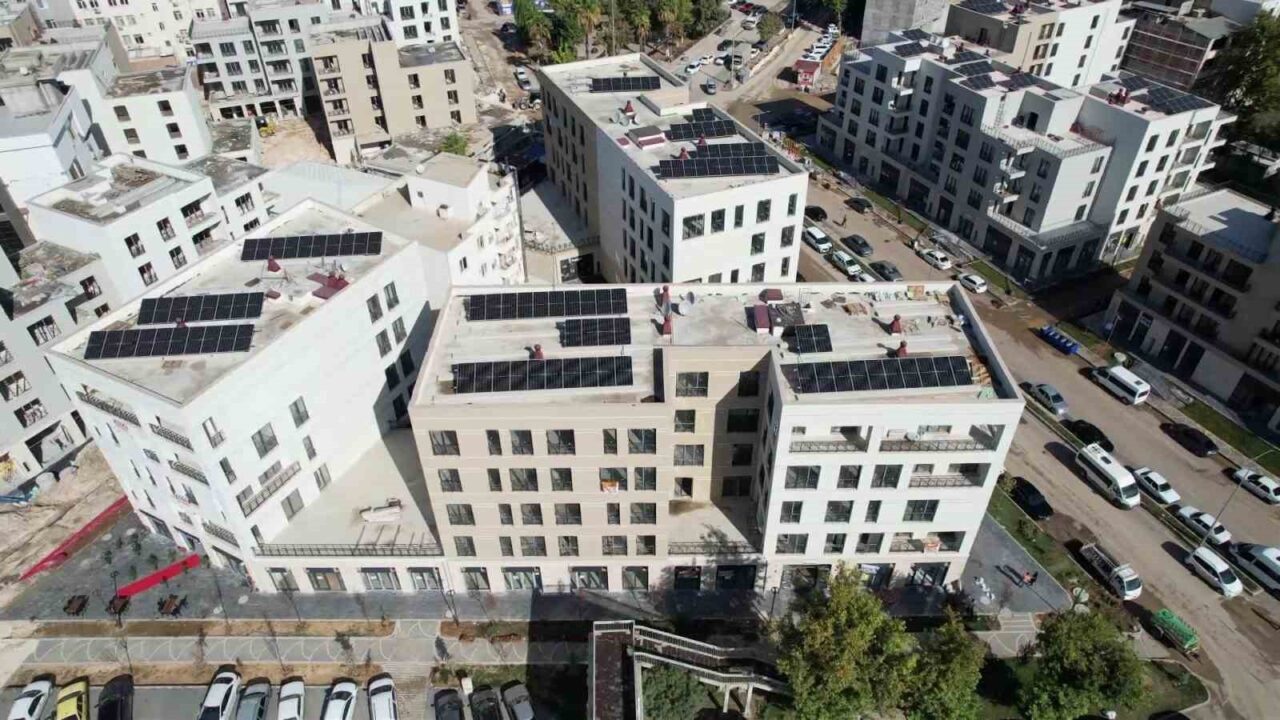 Adıyaman’da deprem sonrası rezerv alan ilan edilen Atatürk Bulvarı’ndaki ticari