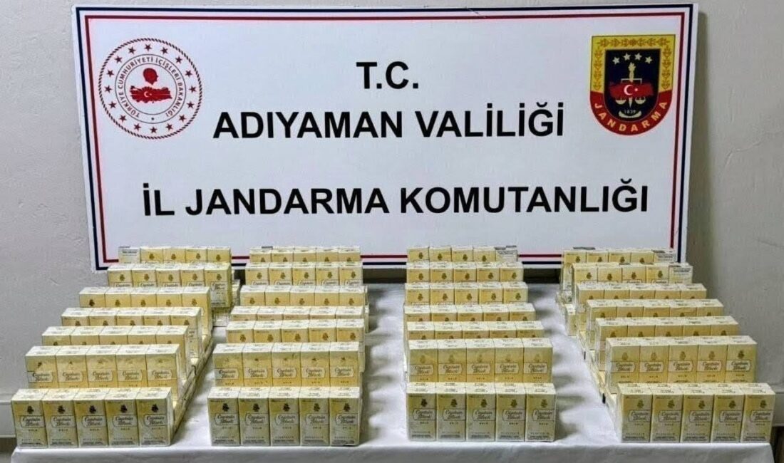Adıyaman'da jandarma, Şanlıurfa'dan gelen kaçak sigara sevkiyatını durdurdu. Yapılan operasyonda