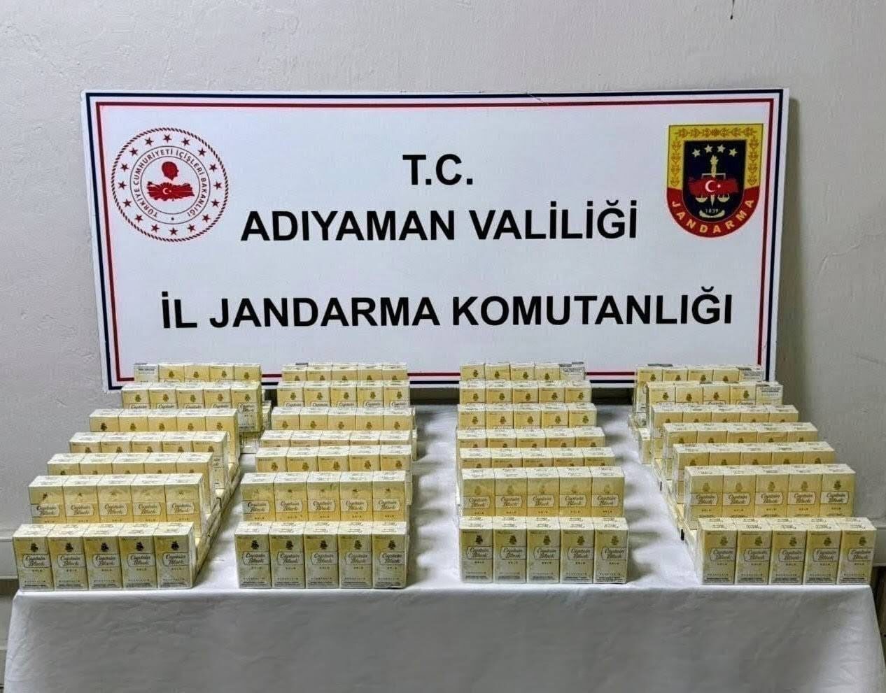Adıyaman'da jandarma, Şanlıurfa'dan gelen kaçak sigara sevkiyatını durdurdu. Yapılan operasyonda