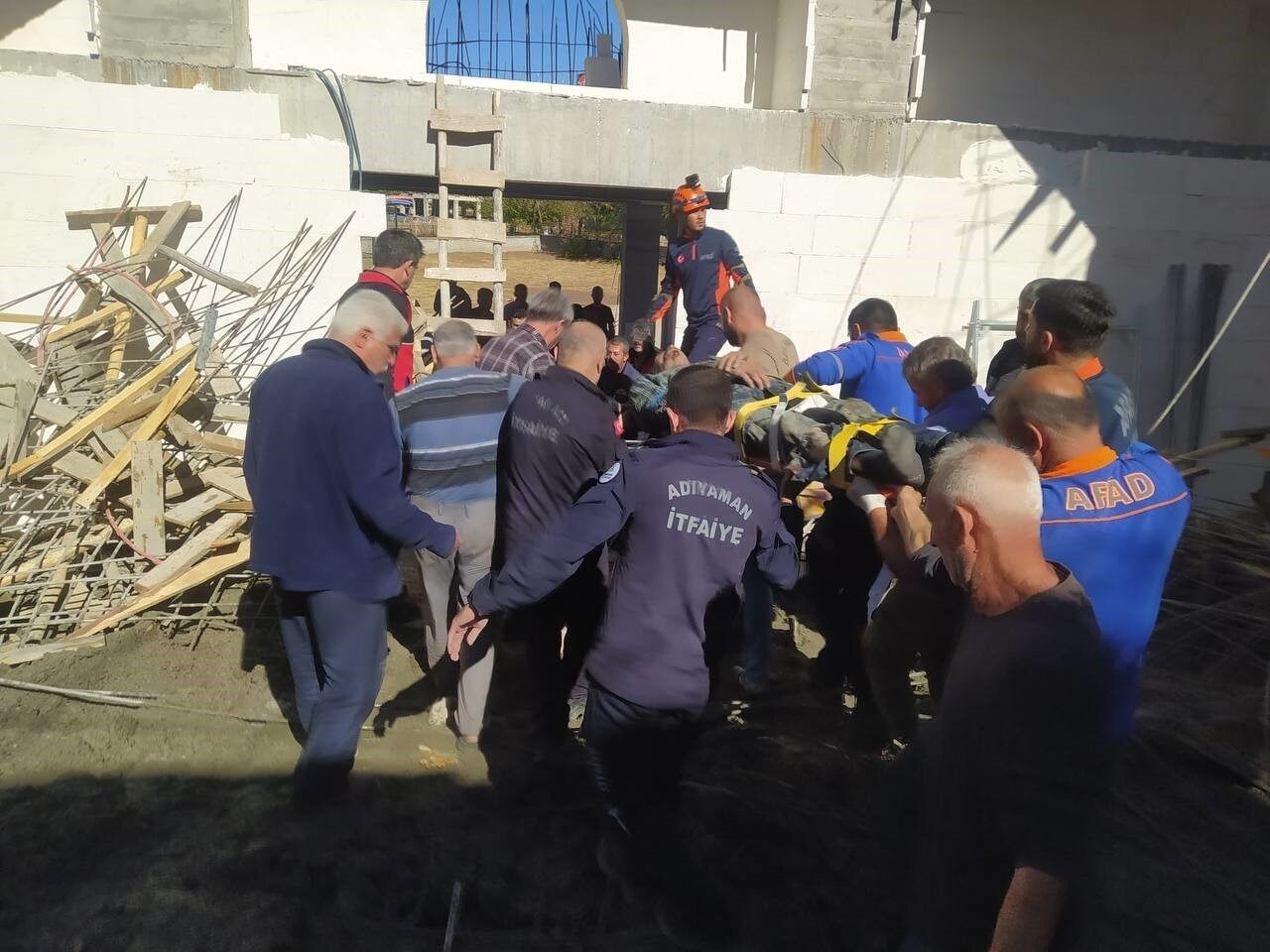 Adıyaman’da Cami İnşaatındaki Kubbe Çöktü, 5 Kişi Yaralandı