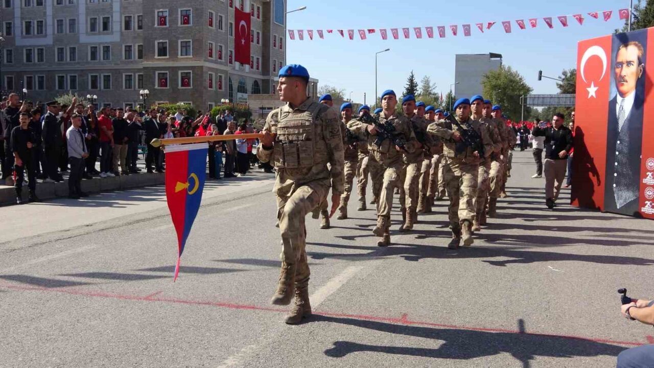 Adıyaman'da Cumhuriyet'in 102. yılı çeşitli etkinliklerle kutlandı. Vali Osman Varol