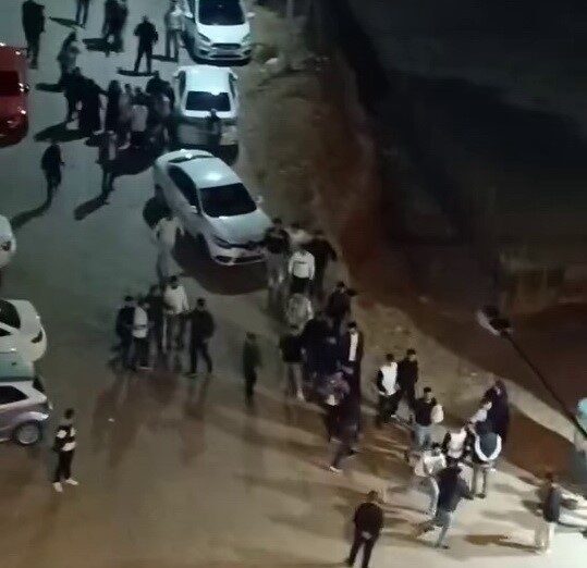 Adıyaman'ın Kahta ilçesinde Yavuz Selim Mahallesi'nde iki grup arasında çıkan