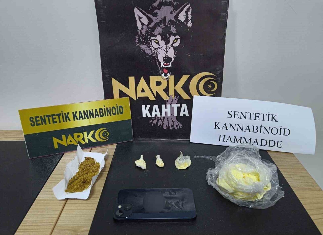 Adıyaman'da yürütülen uyuşturucu operasyonlarında 18 kişinin gözaltına alınmasından 12'si tutuklandı.