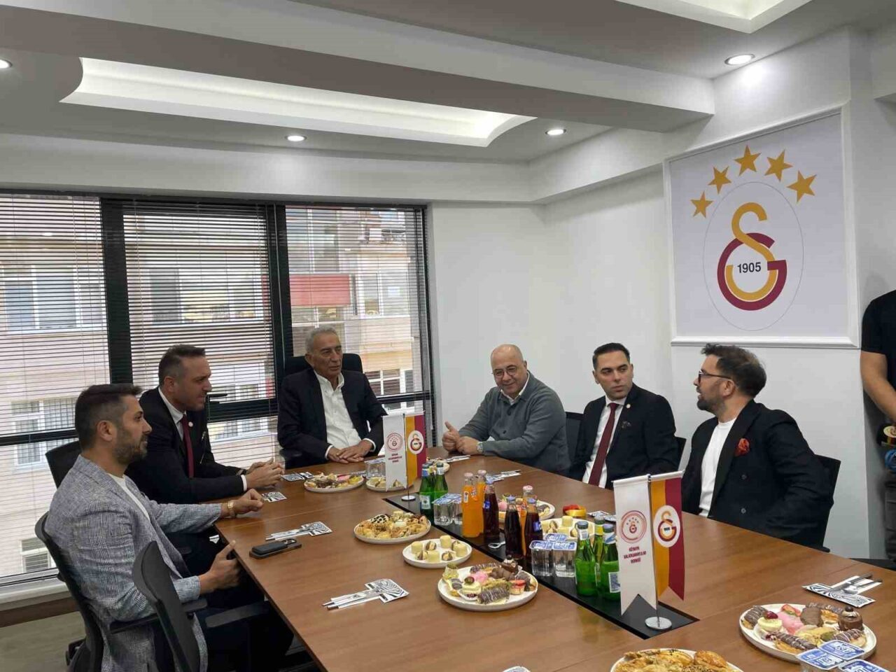 Galatasaray'ın eski başkanı Adnan Polat, 1905 Kütahya Galatasaraylılar Derneği'nin açılışında