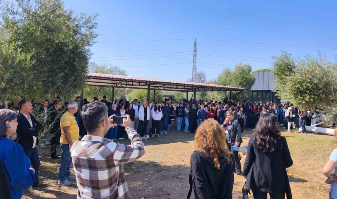Adnan Menderes Üniversitesi’nde İş Sağlığı ve Güvenliği Kapsamında Deprem Tatbikatı Düzenlendi Adnan Menderes Üniversitesi Yabancı Diller Yüksekokulu, İş Sağlığı ve Güvenliği