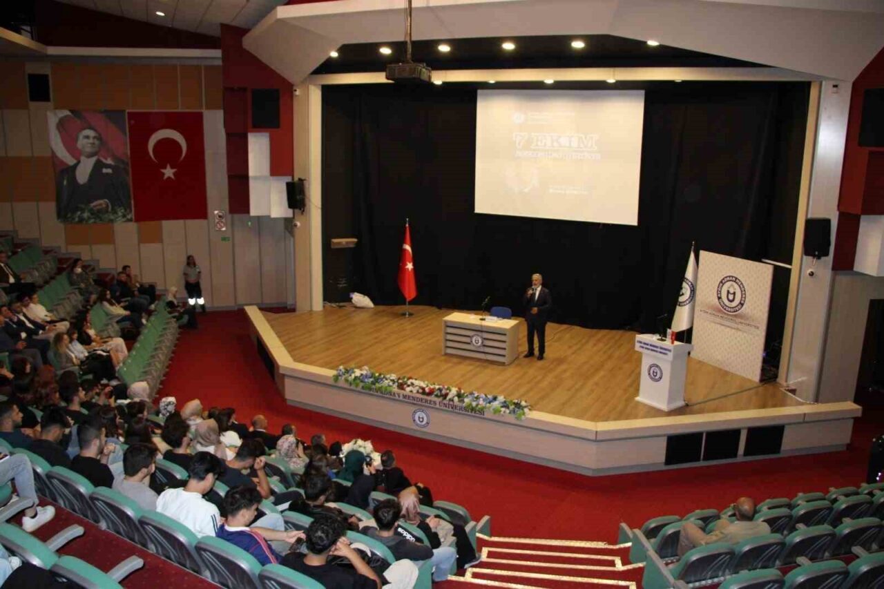 Adnan Menderes Üniversitesi Genç Düşünce Topluluğu, gazeteci Ekrem Kızıltaş’ın konuştuğu