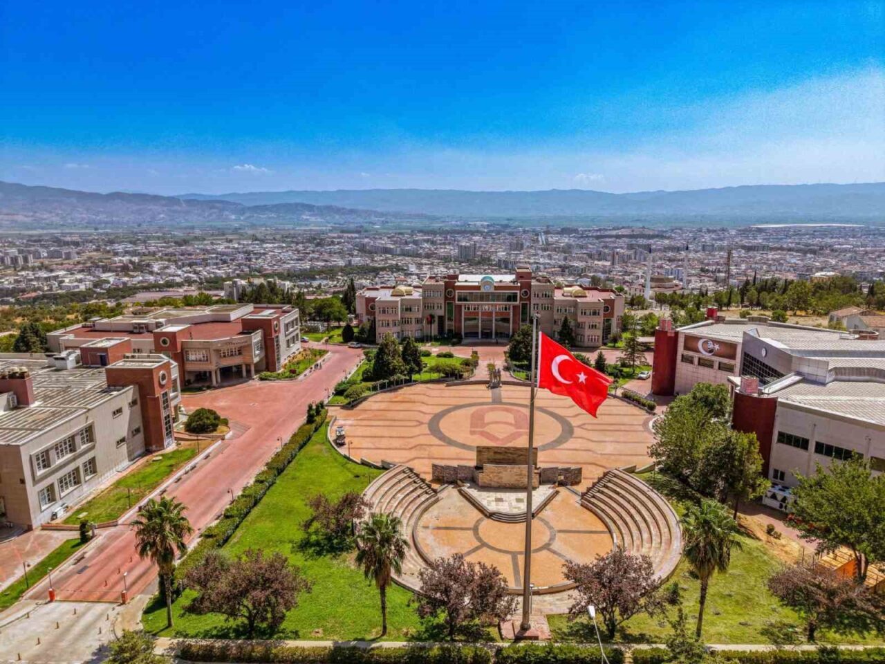 Aydın Adnan Menderes Üniversitesi Senatosu, İsrail’in Gazze'deki saldırılarını kınayarak, bu