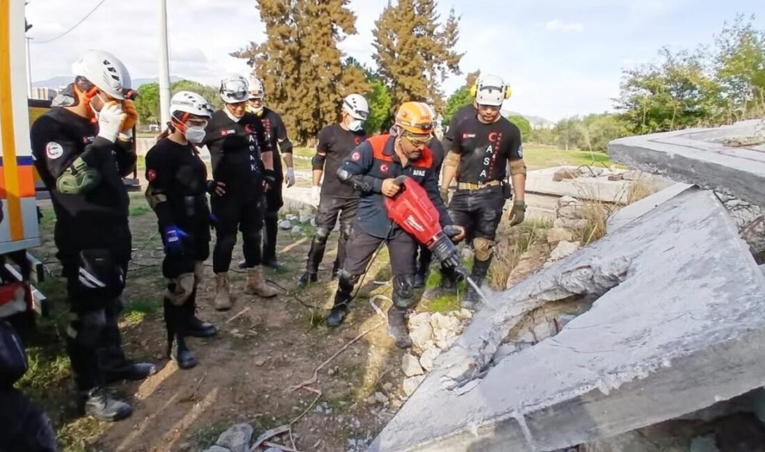 Aydın’da AFAD tarafından düzenlenen gönüllü eğitimlerinde afetlere hazırlık konusunda pratik bilgiler verildi Aydın'da AFAD'ın düzenlediği "Destek AFAD Gönüllü Eğitimi" programında, katılımcılara afetlere