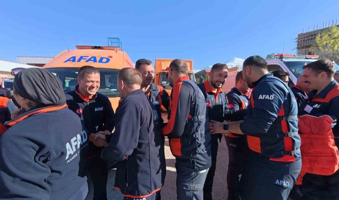 Türkiye, Gazze’ye insani yardım göndermeye başladı Cumhurbaşkanı Recep Tayyip Erdoğan’ın Gazze ateşkes anlaşmasını imzalamasının ardından Türkiye,