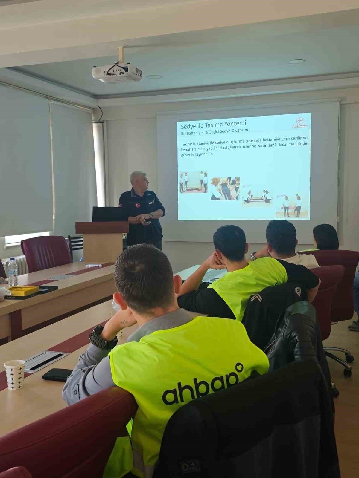 Eskişehir AFAD, Anadolu Halk ve Barış Platformu gönüllülerine ilk yardım