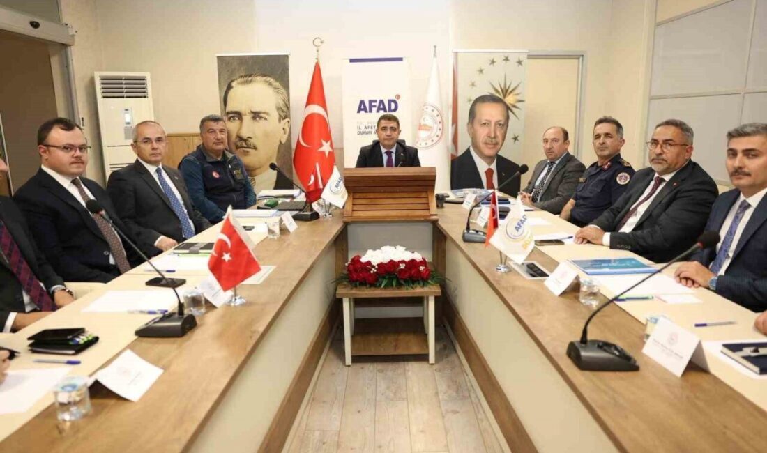Düzce Valisi Selçuk Aslan başkanlığında, Düzce İl AFAD Müdürlüğü toplantı