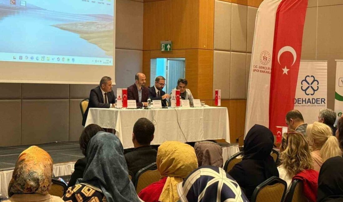 Yeşilyurt Belediyesi ve Kent Konseyi'nin düzenlediği "Bağımlılıkla Mücadelede Aile ve