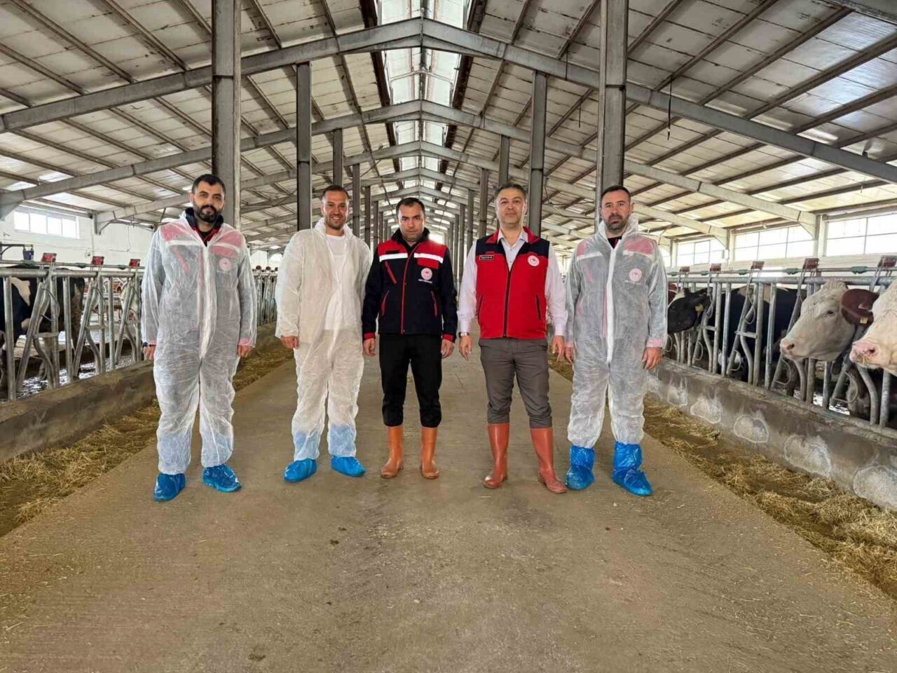 Afyonkarahisar’da hayvancılığın gelişimi için önemli adımlar atılmaya devam ediyor. İl