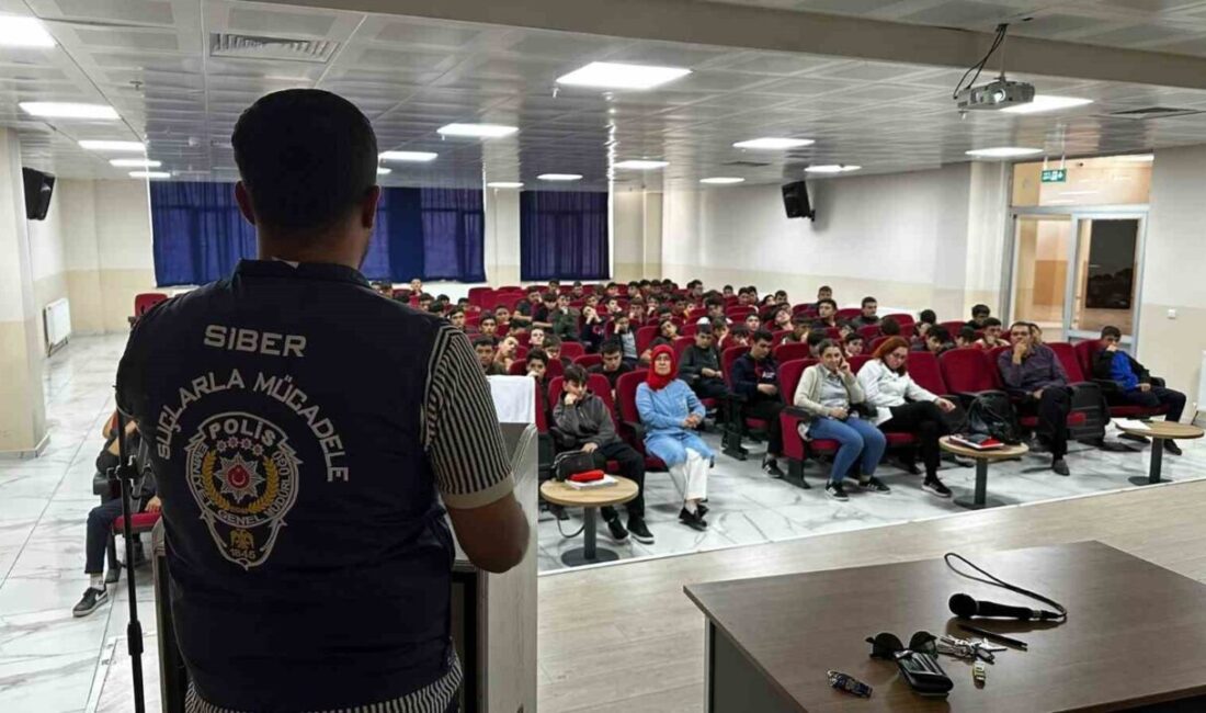 Afyonkarahisar'da SİBERAY programı kapsamında, İl Emniyet Müdürlüğü tarafından 515 öğrenciye