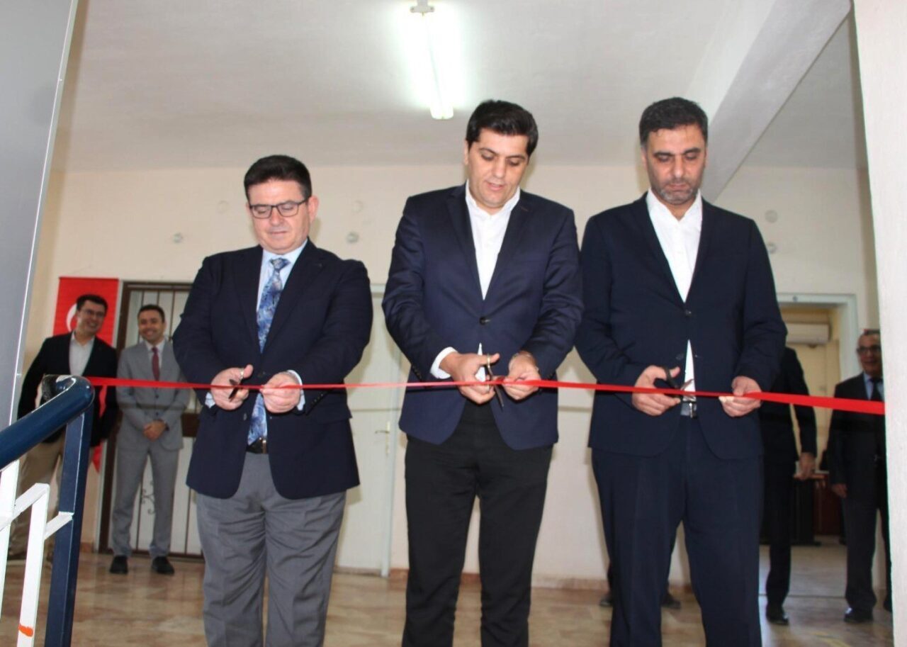 Başmakçı'da yeni Vergi Dairesi Müdürlüğü hizmete girdi. Başmakçı Kaymakamı Bilal