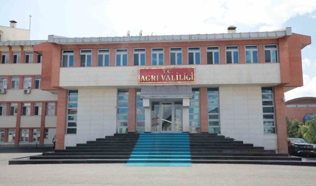 Ağrı Valiliği, İneği Aracının Arkasında Taşıdığı İddiası Üzerine Açıklama Yaptı Ağrı Valiliği, sosyal medyada yayılan bir kişinin ineği aracının arkasına