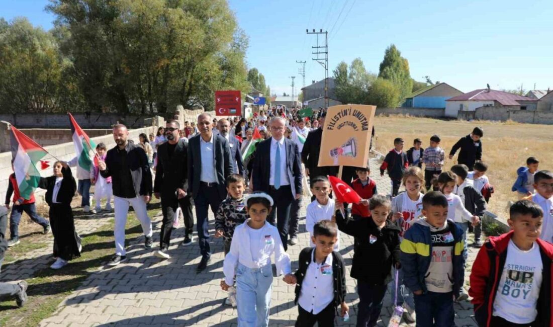 Ağrı’daki Öğrencilerden Filistin İçin Hayır Panayırı ve Yürüyüş Düzenlendi Ağrı İl Milli Eğitim Müdürü Hasan Kökrek, Mehmet Şerafettin Yaltkaya