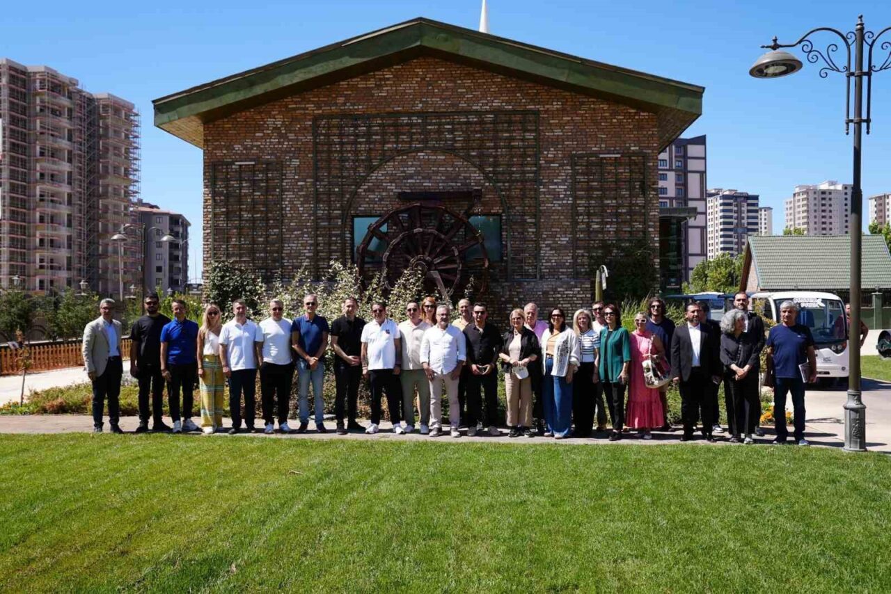 Şehitkamil Belediyesi'nin AGRO Park'ı, açılışından bu yana büyük ilgi gördü.