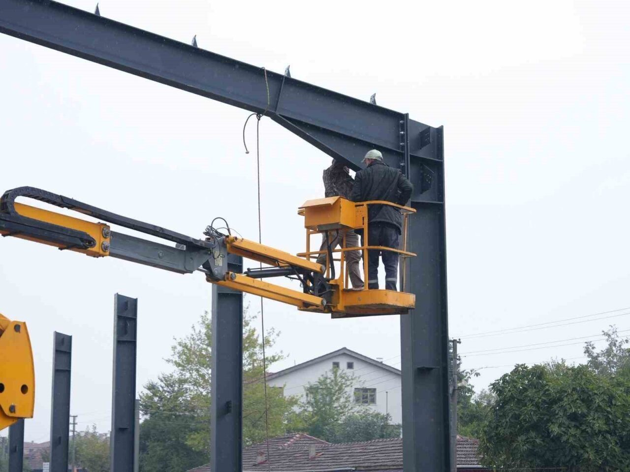 Düzce’de Tuhafiyeciler Kapalı Pazar Alanı İnşaatında Son Aşamaya Gelindi