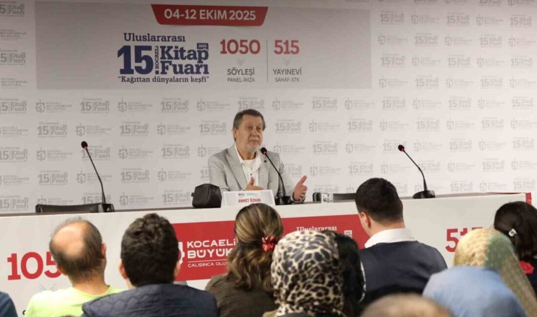 Kocaeli Kitap Fuarı'nda söyleşi yapan sanatçı Ahmet Özhan, Gazze'deki ateşkesi
