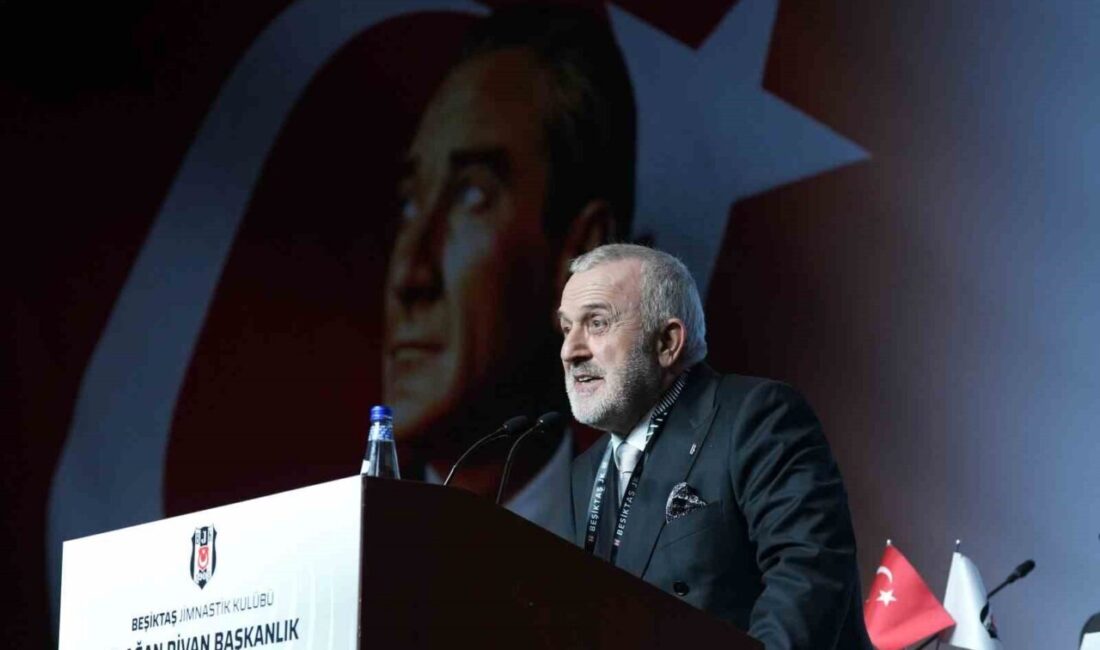 Beşiktaş'ta düzenlenen divan kurulu başkanlık seçiminde Ahmet Ürkmezgil, 683 oy