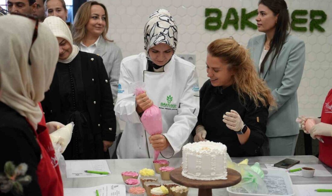 Aile ve Sosyal Hizmetler Bakanı Mahinur Özdemir Göktaş, İstanbul Başakşehir'deki