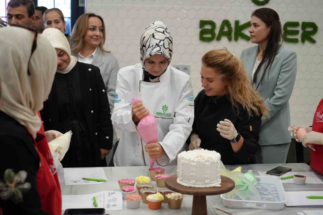 Aile ve Sosyal Hizmetler Bakanı Mahinur Özdemir Göktaş, İstanbul Başakşehir'deki