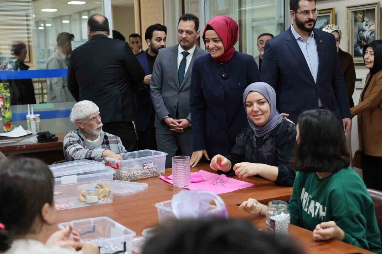 AK Parti Genel Başkan Yardımcısı Fatma Betül Sayan Kaya, Bağcılar'daki