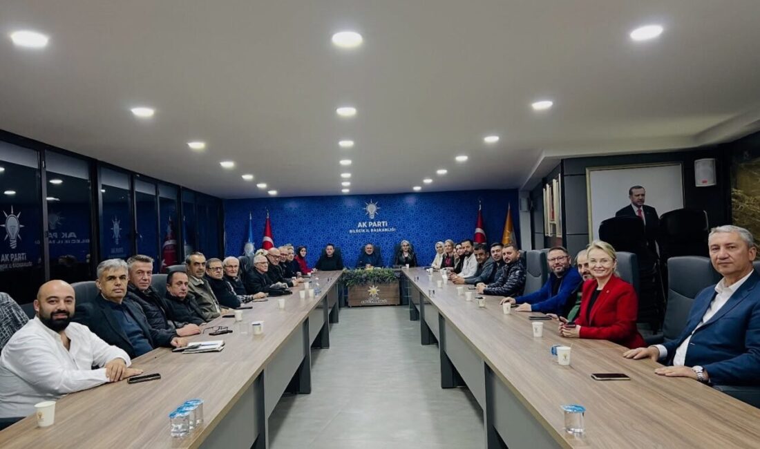 AK Parti Bilecik İl Başkanlığı’nda Haftalık Yönetim Kurulu Toplantısı Gerçekleştirildi AK Parti Bilecik İl Başkanlığı haftalık toplantısını gerçekleştirdi. İl Başkanı