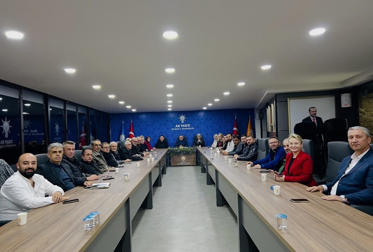 AK Parti Bilecik İl Başkanlığı haftalık toplantısını gerçekleştirdi. İl Başkanı